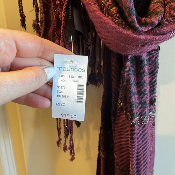 Maurices scarf -NWT - Picture 3 of 4